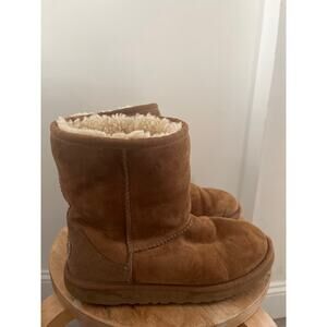 UGG Australia Sz 5 fur lined boots - ankle height